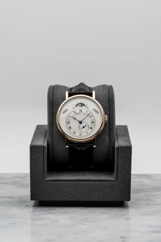 May be an image of wrist watch and text that says "XI t + VET TH G Q IX I EIIT مهر"