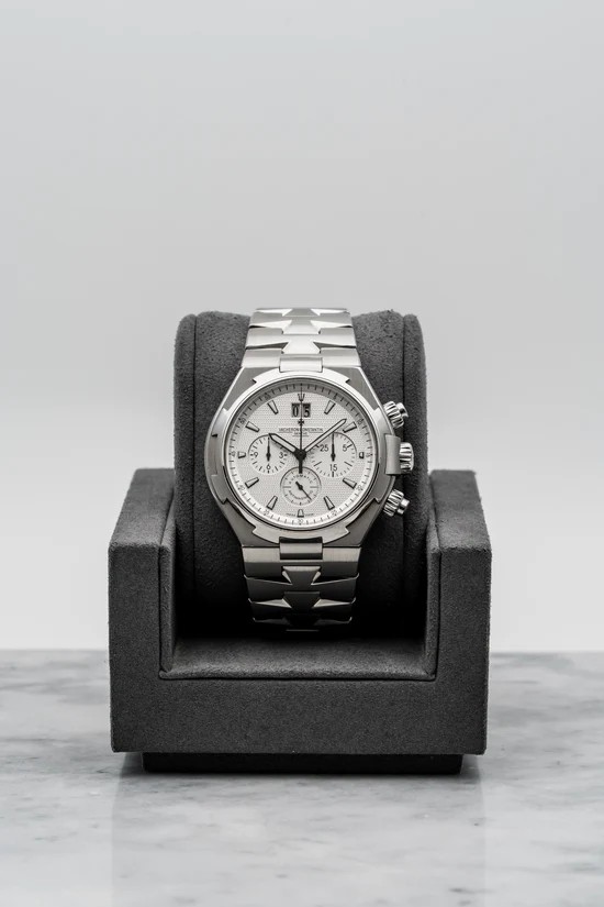 May be an image of wrist watch and text that says "05 V EG 0 دو 3= 6 ዕ ١ မ် L 2 11 T 1 د D 2 i : ب 7 بم D ዋ ወበ 4"