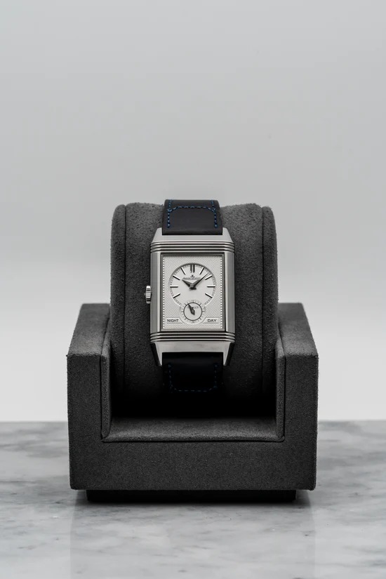 May be an image of digital watch and text that says "iM NIGHT DAY G"