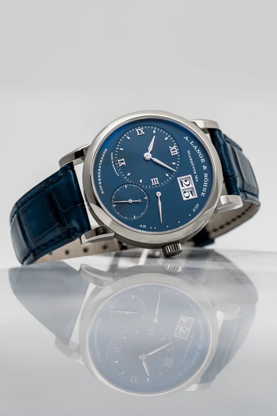 May be an image of wrist watch and text that says "IX 6 V 8에 ٨۰ LANGE GLASHOTTE 영 2 SOHNE W o AB Ima E3 POTZL 52 OR"