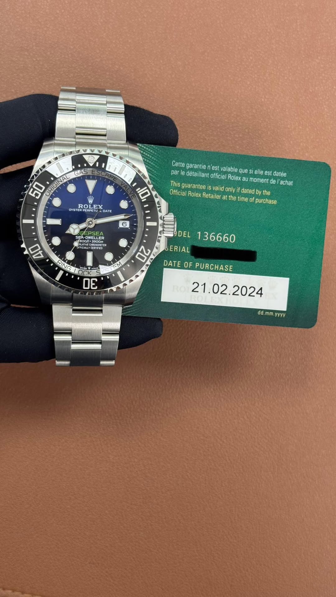 May be an image of wrist watch and text that says "GAS 50 ORIGINA DYSTE PRTULD PERYTU DLATE ROLEX ROLE Cette garantie 'est valable Que detaillant offic officia Rolex ues siel lle…