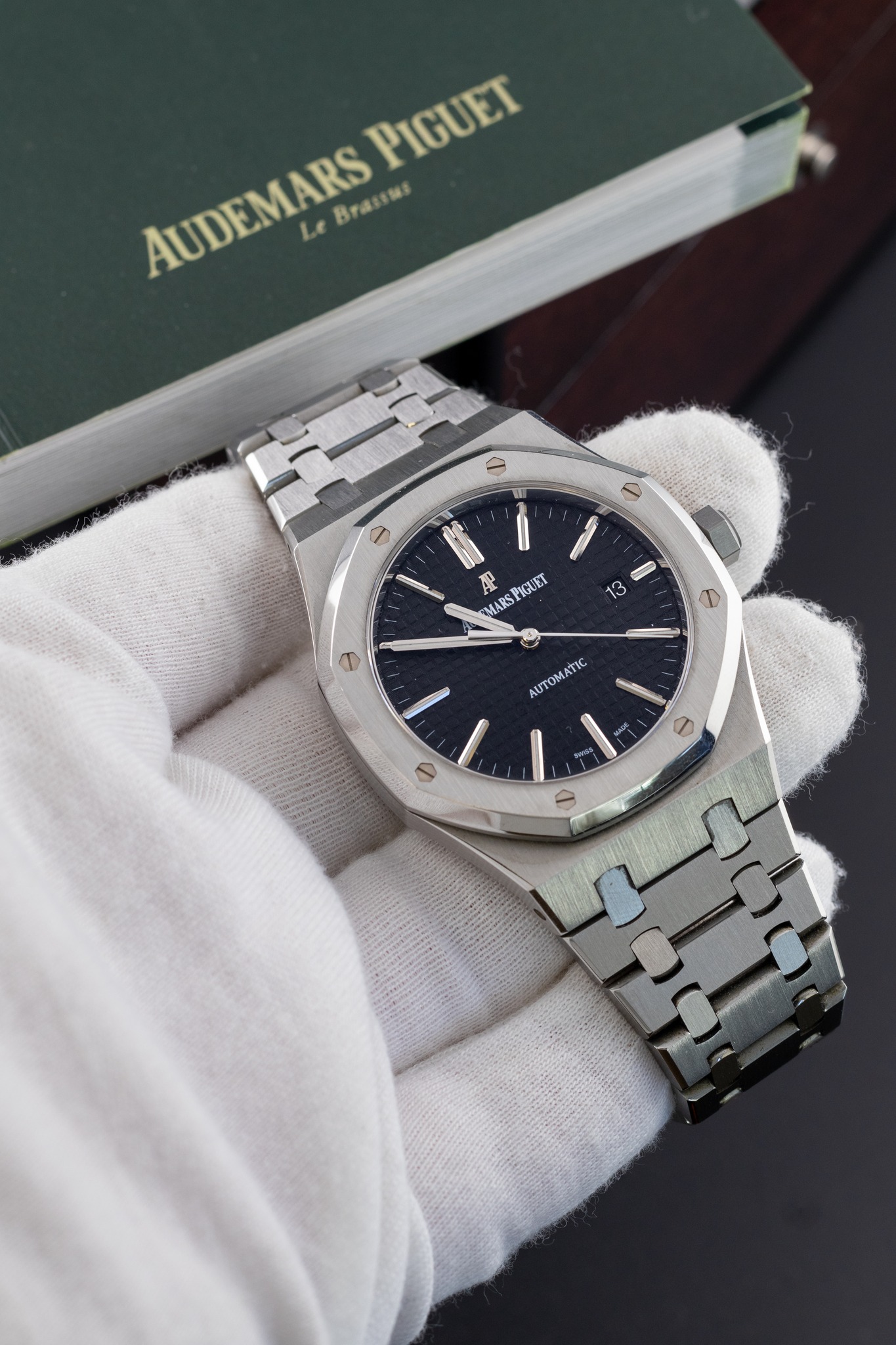May be an image of wrist watch and text that says 'PIGUET AUDEMARS AUDEMARS Le Brassss 3 woo A PIGUET MARS I 13 9 + Odh rt D D'