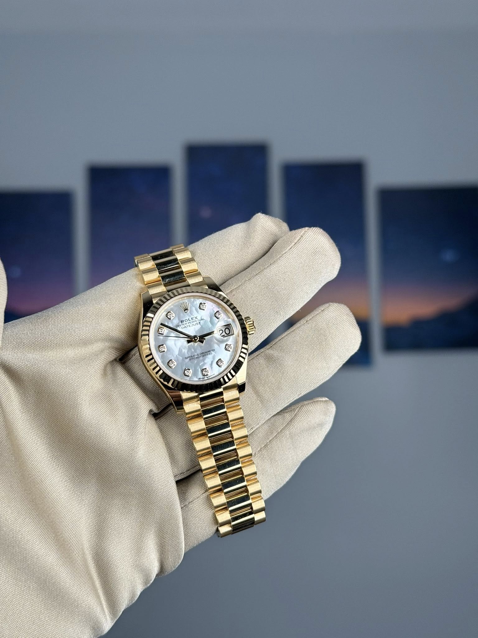 No photo description available.