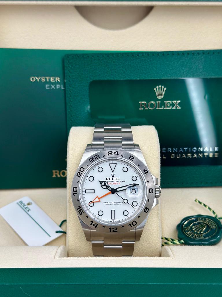 May be an image of wrist watch and text that says 'OYSTER EXPL ROLEX 24 TLET 2 Ti 22 2 20 O 1 TIQNALE ARANTE 4 ROLEX ROL EX PLORER TL PERPETURL DATE 8 8 ROLEX 6 ΖΑW SUPERLATNE oae…