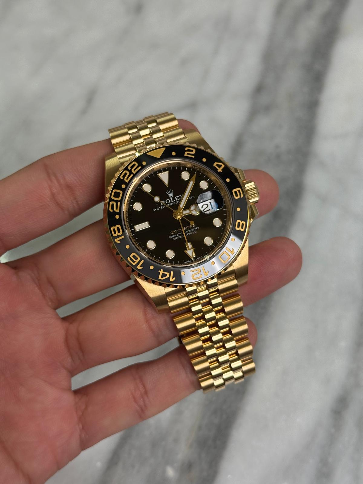 May be an image of wrist watch and text that says ' ROLE 18 • 16 口 10 ち.い टा カレ 8'