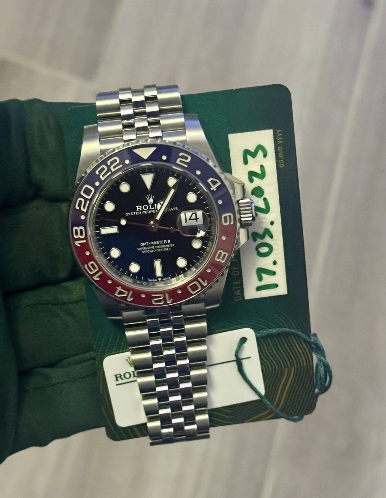 May be an image of wrist watch and text that says '22 20 ROL 18 T-MASTERE -MAS TERS 2 4 4 TE 14 6 8 Σ2α΄ΣΟ2Ι 1I1 7022 10 ٤ ROI'