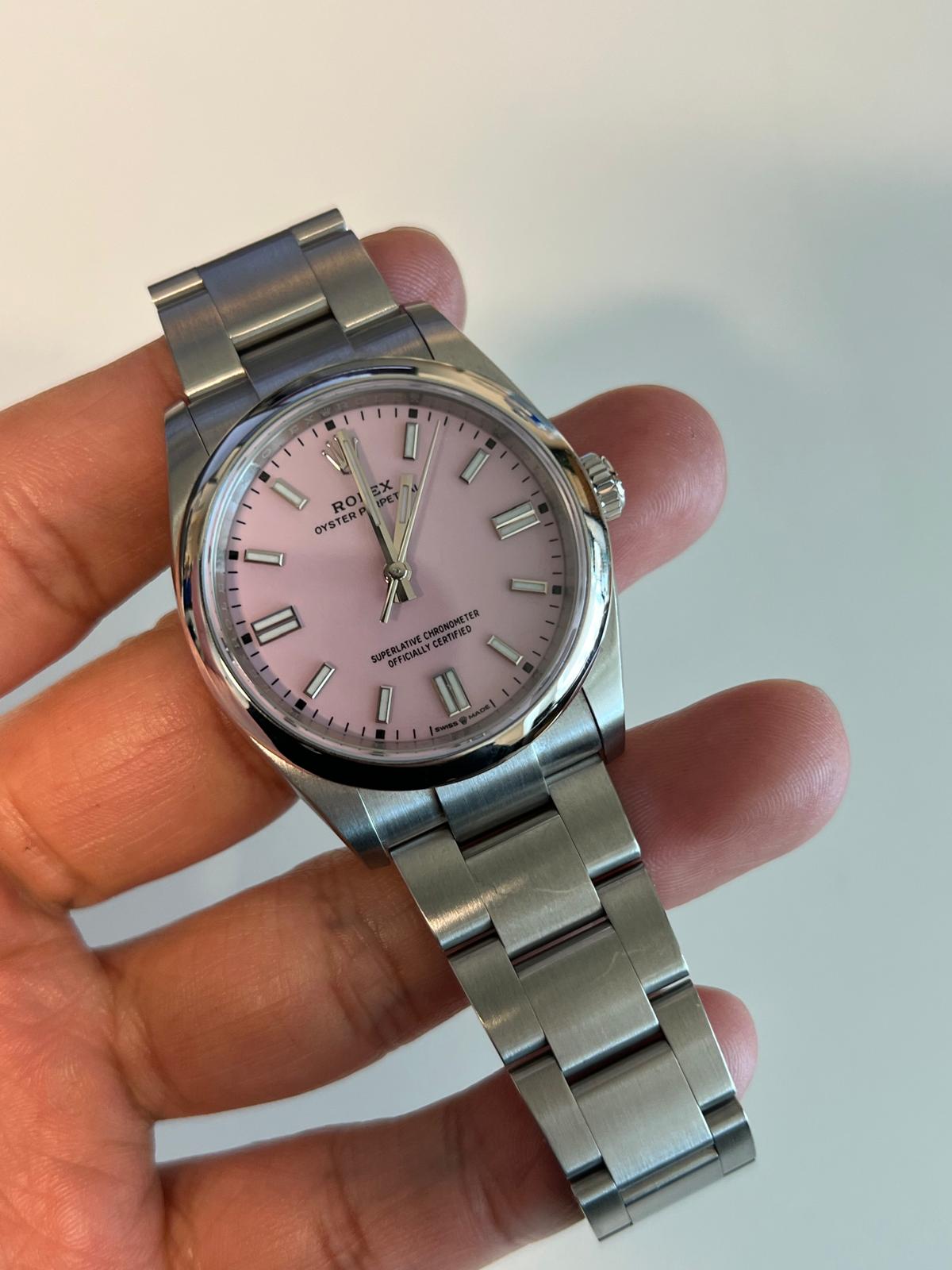 May be an image of wrist watch and text that says '١ D OYSTERF RO O EX I II ١1 SUPERLATIVE DEFCIALLY TRRILY CCRTKO II'