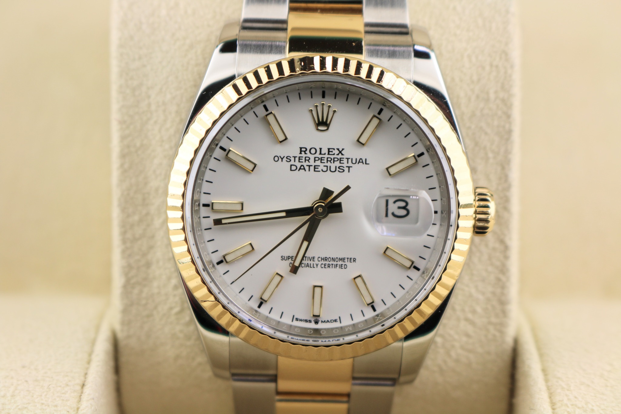 May be an image of wrist watch and text that says 'D W ROLEX OYSTER PERPE DYSTERPERPETUAL TUAL DATEJUST R 13 SUPE SUPETIVECHROMDMETER TIVE IVE CHRONOMETER CIALLY CERTIFIED ED 0 I…