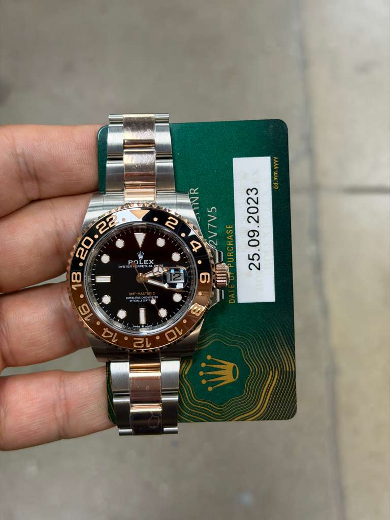 May be an image of wrist watch and text that says 'POLEX NR R 2023 や 2V7V5 CHASE m 10 12'
