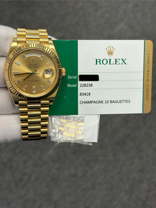 May be an image of wrist watch and text that says '夏庭力 TUESDAY TUES DAY ١ 21 21 ROLEX Serial Model Model228238 CHAMPAGNE 10 BAGUETTES AR'