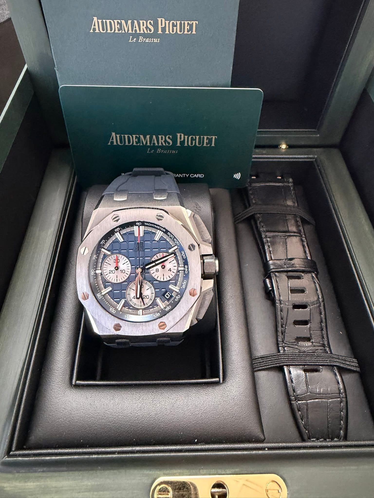 May be an image of wrist watch and text that says 'AUDEMARS PIGUET Le Brassus AUDEMARS AUDEMARSPIGUET PIGUET ANTYCARD CARD 자)) ね 4造 お N 0 -8 8 d - P40 20 ဆ် o tN AMaA افلم 公.…