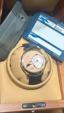 May be an image of digital watch and text that says 'AOST'