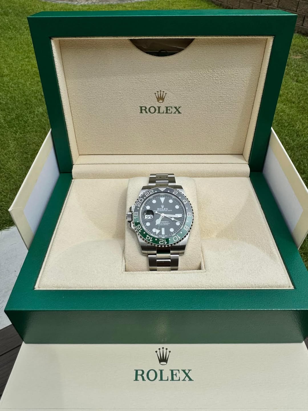 May be an image of text that says 'W ROLEX ROlaEL 18 ๑ว 16 わ ب 6 8 E 0 0 14 T ROLEX'