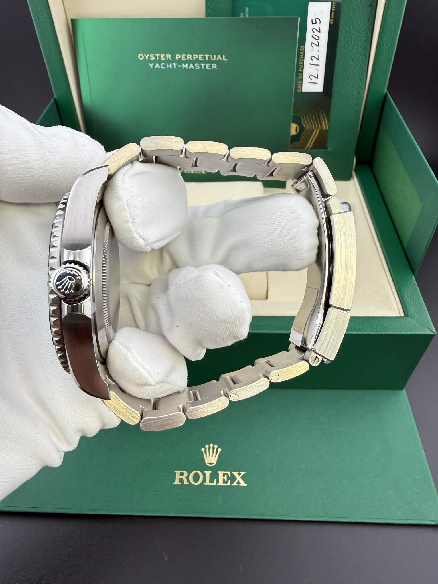May be an image of wrist watch and text that says 'OYSTER PERPETUAL YACHT-MASTER ROLEX'