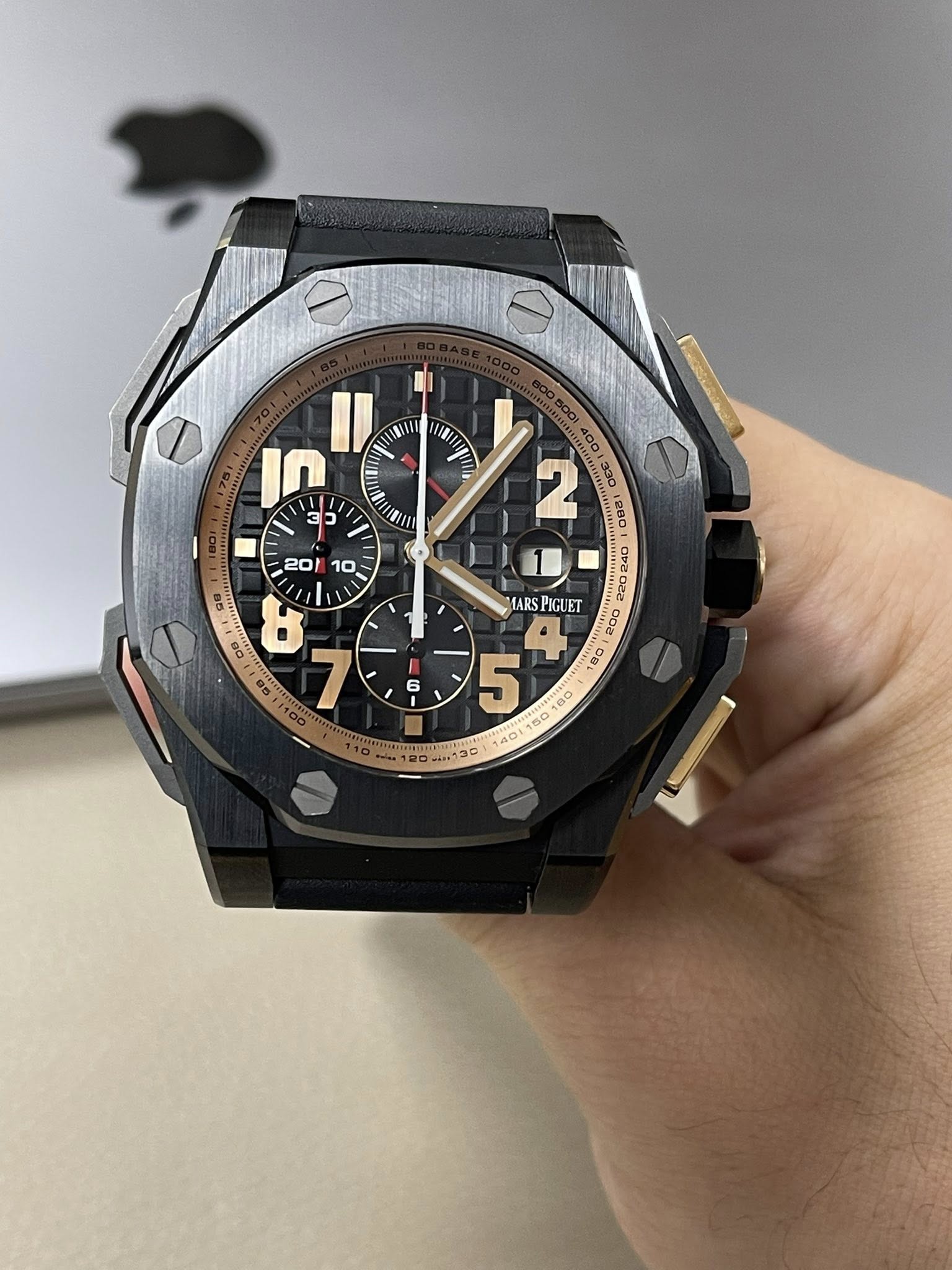 May be an image of wrist watch and text that says 'MN AIIIII M In 3E BIT 20 10 B N 20240 LARS PIGUET WUET '