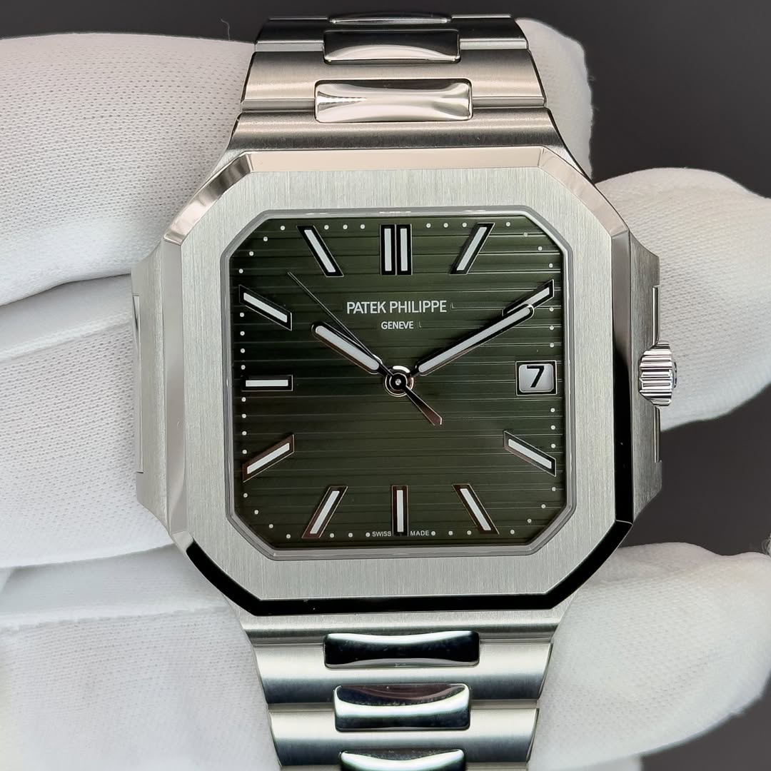 May be an image of wrist watch and text that says 'PATEK reK GENEVE 7 ١ ® MADE'