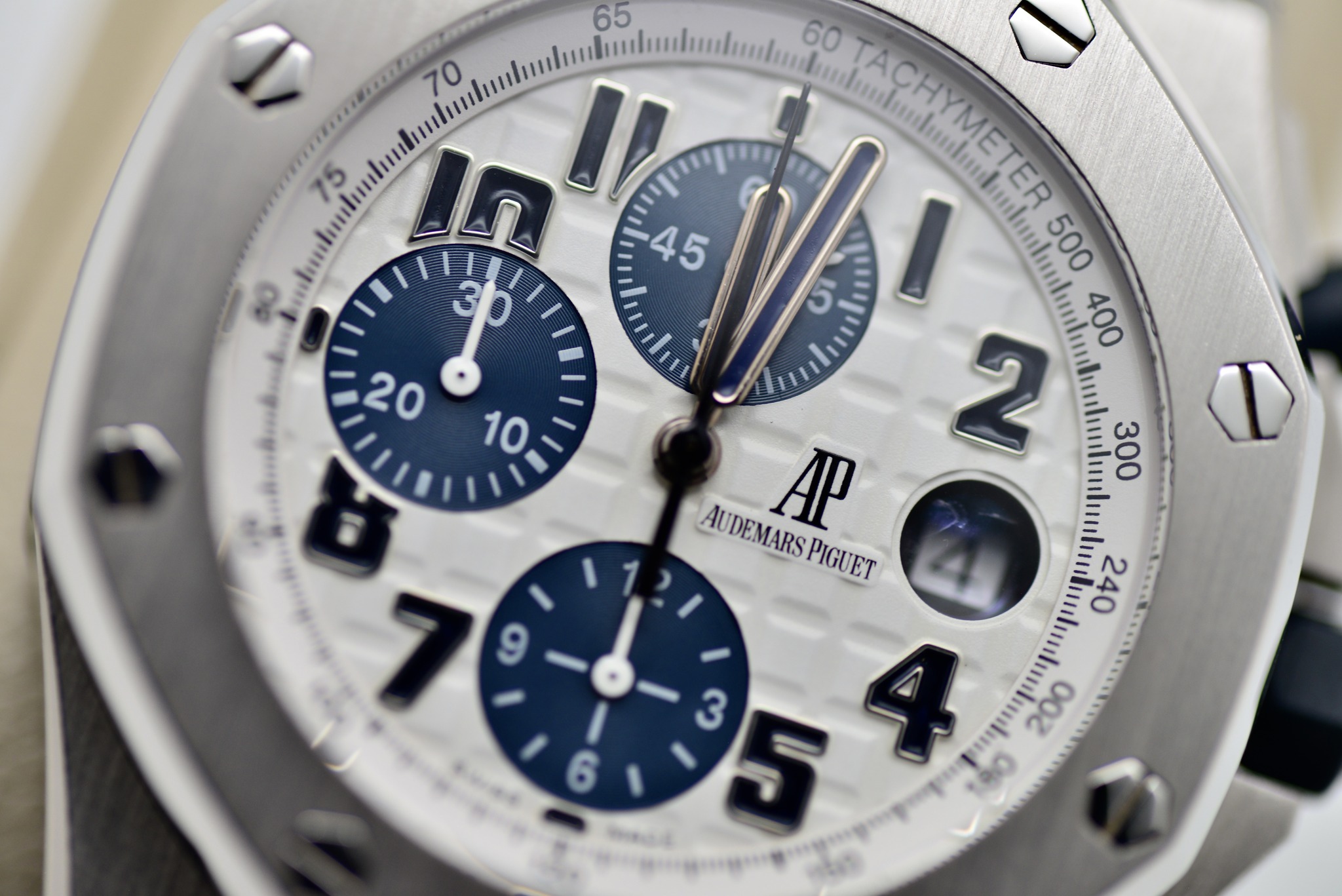 May be an image of wrist watch and text that says '65 70 75 חי ACHYMETER ER 500 ا AUDEMARSPIGUET AUDEMARS AP PIGUET 05 パ吉 4 180 3 d 200 ma 240'