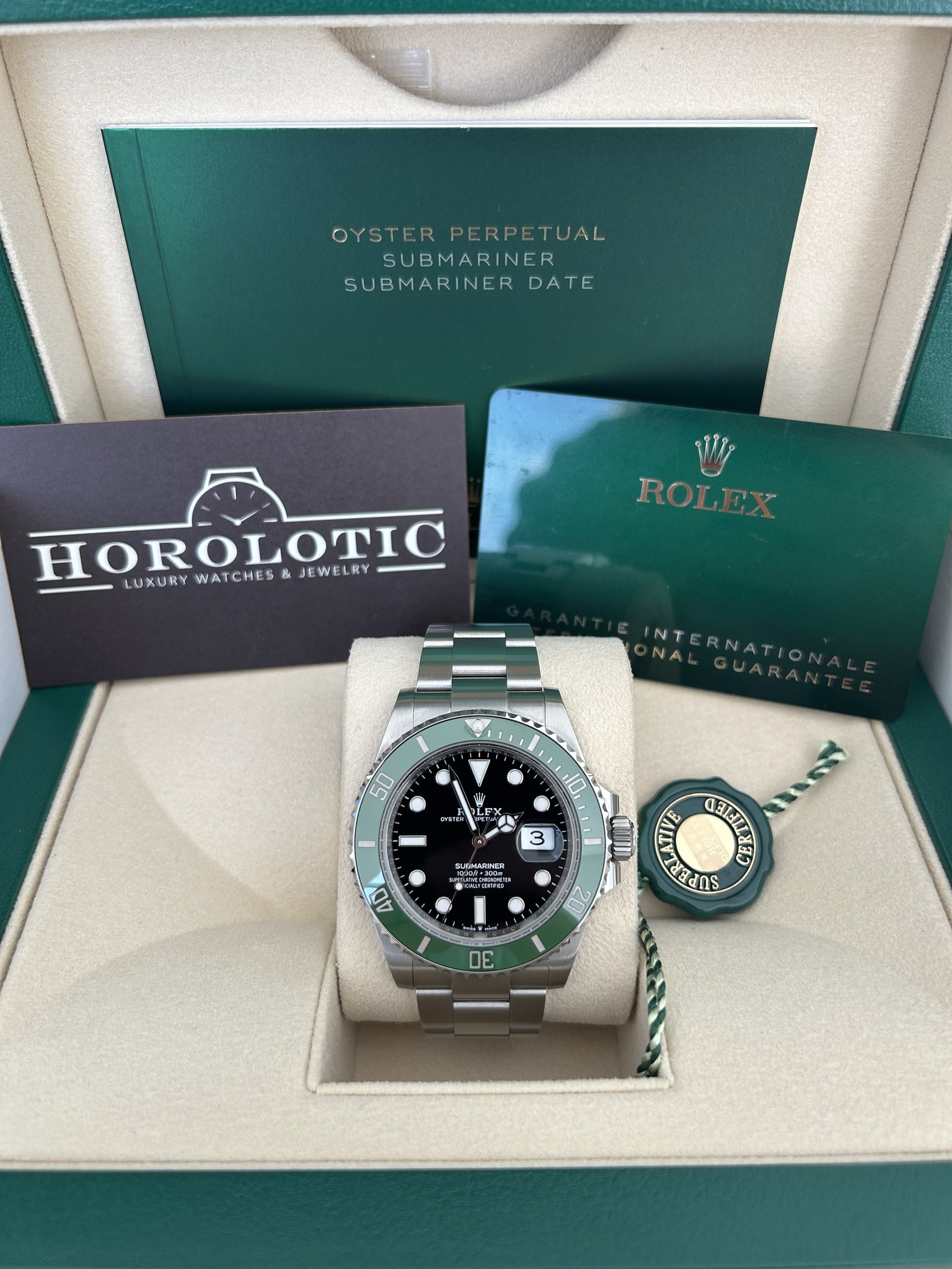 May be an image of wrist watch and text that says 'OYSTERPERPETUAL OYSTER PERPETUAL SUBMARINER SUBMARINER DATE E HOROLOTIC EWELRY LUKURYWATCHES&JEWELRY EWE LUXURY WATCHES ROLEX…