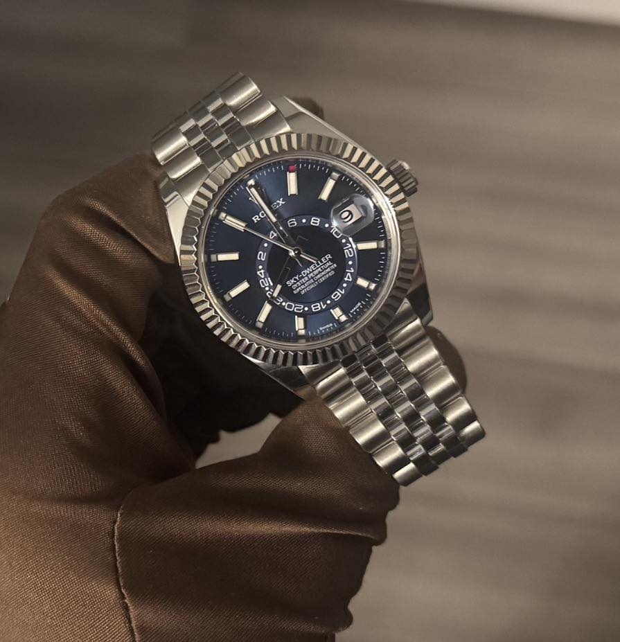 May be an image of wrist watch and text that says '1il + RO E S A 1 8 ၈ ቸር 12 14 ល ท សើ ብትኒፍኤሉ 0a. 0 DU BL 1'