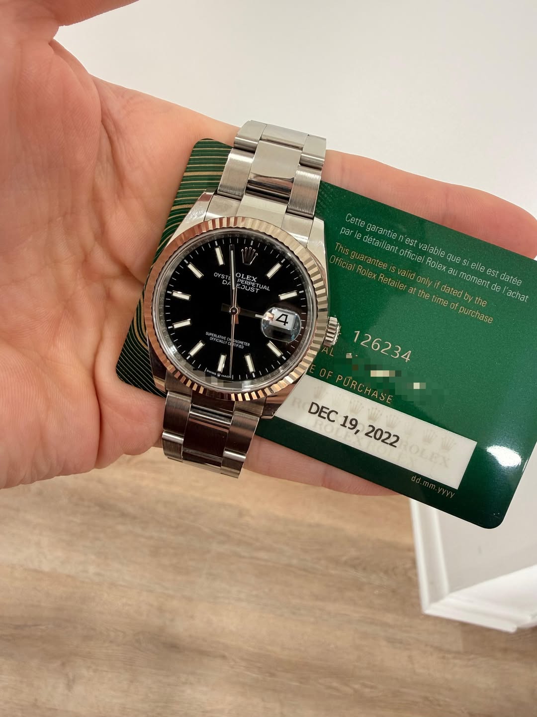 May be an image of wrist watch and text that says 'OYS? DEEN PERFE OURTUAL PORPETUAL UAL Cette garantie ne par Official CatRolexH 0lgxMetader Retailer validoniv: Holex…