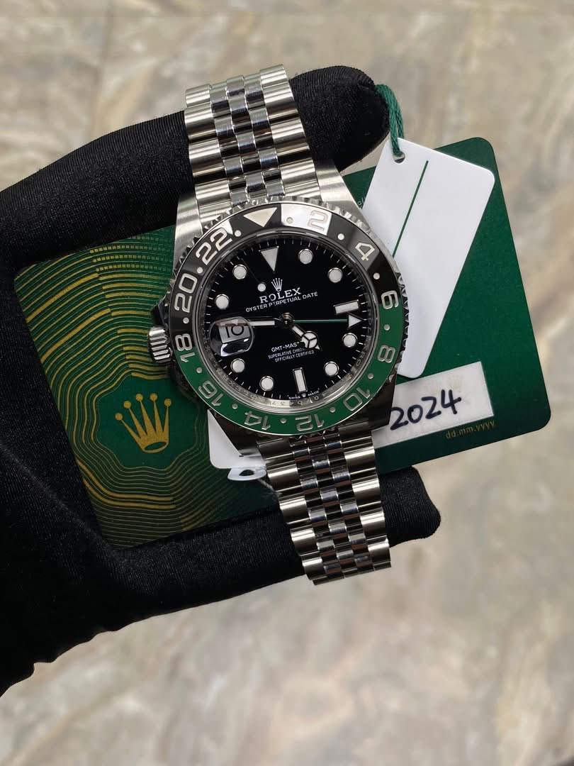 No photo description available.