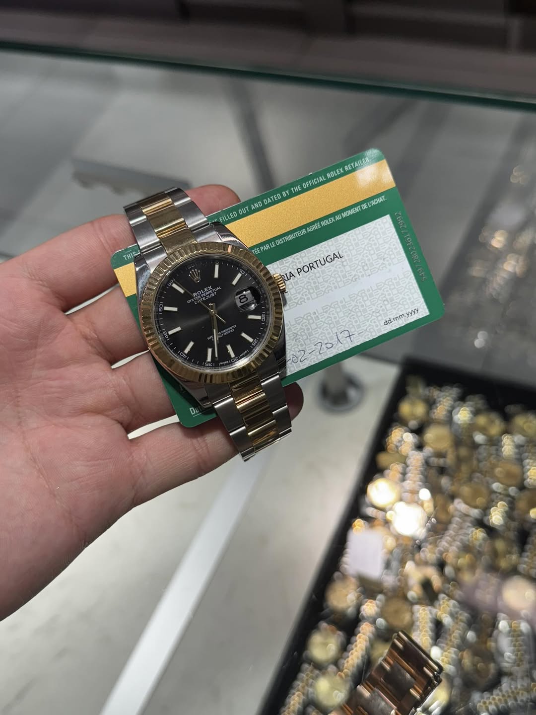May be an image of wrist watch and text that says 'ETAILER ROLEX FILLED อยา UTA AND DATED TH NE E OFFIGIAL THISA EL'ACHAT AGPILE BOLEX AUMOMENT 庭 ARLE DSTRIEAITEIR PORTUGAL HA…