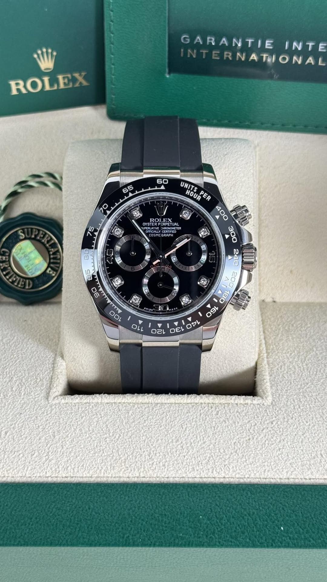 May be an image of wrist watch and text that says 'GARANTIE INTE TERNATHONAL ROLEX 60 65 70 S 75 O ROL MCNETEN GRAFH 福 D B5 90 UNIT HOUR PER 400 300 24C O S 10 ει ロ B O O 0'