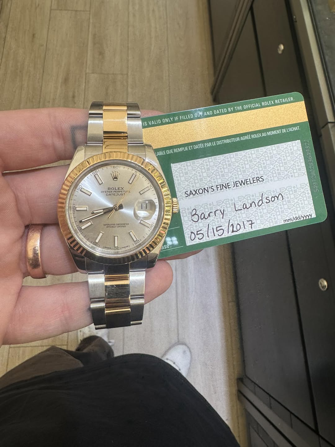 May be an image of wrist watch and text that says 'IS VALID ONLY IF FILLED ธนจ AND DATED BY yα HE OFFICIAL ROLEX RETAILER ABLE QATE REMPUE QATÉS ㄷ그 CИ6TИE AEREE KycЛHEHT UACHAT…