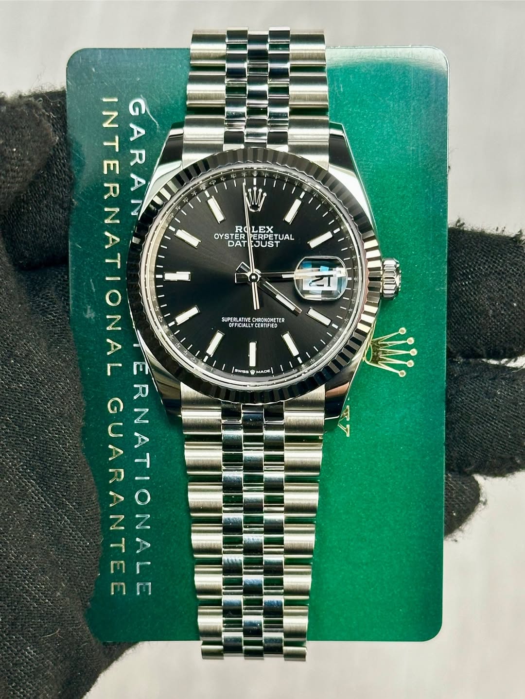 May be an image of wrist watch and text that says 'ZT SUPEFLATIVE CHRONSMETER FICIALLYCERTFICE ERNATION INTERNATION AARAATAAT N GARAN ROL ROLEX EX LEX OYSTER PERPET ERPET TUAL DAT…