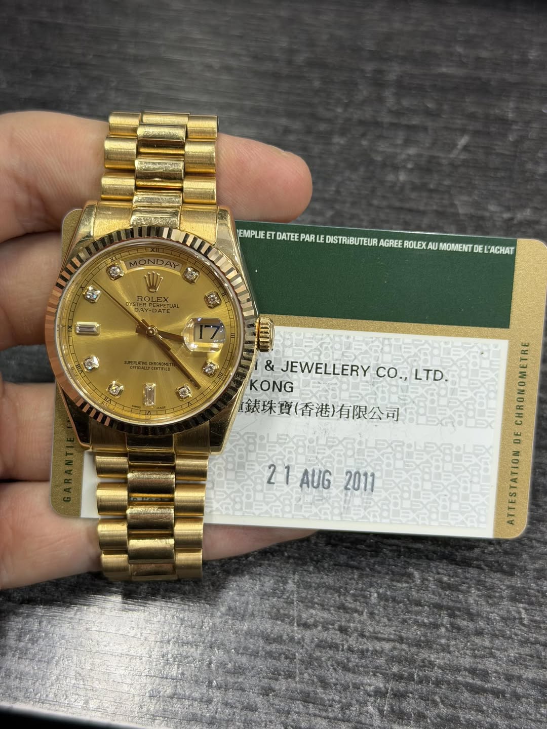 May be an image of wrist watch and text that says 'চচরল S EMPLIE DATEE PA PAR PPEEHEETAEA RL LE DISTRIBUTEUR AGREE ROLEX AU MOMENT DE L'ACHAT BHELCOME 運 5 & JEWELLERY…