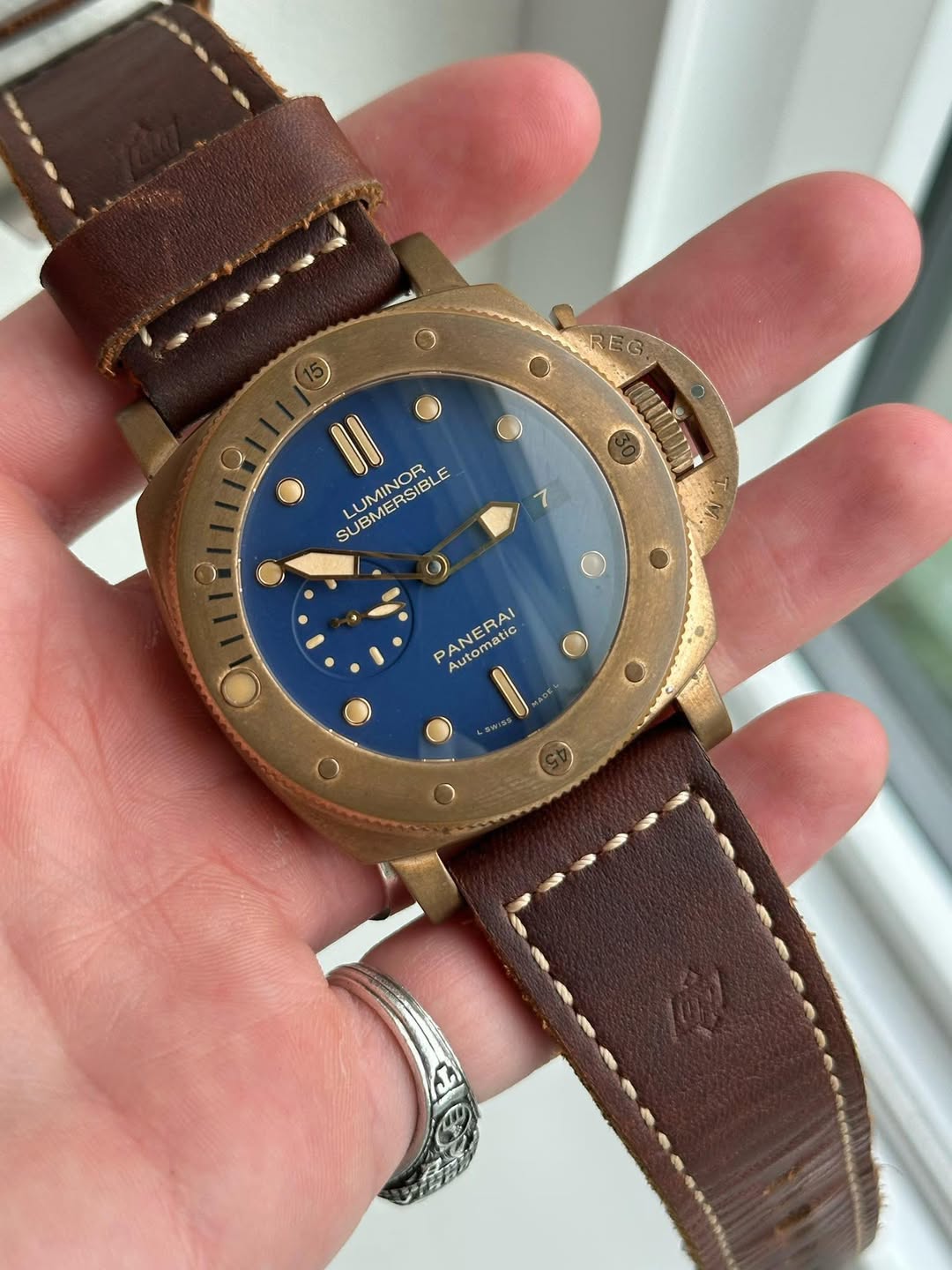 May be an image of wrist watch and text that says 'FREG GEELUTTAY I1 SUBME SU LUMINOR SUBMERSIBLE ERSIBL E 7 ANERAI Automatic utomatio atic uto RDE Bnid'