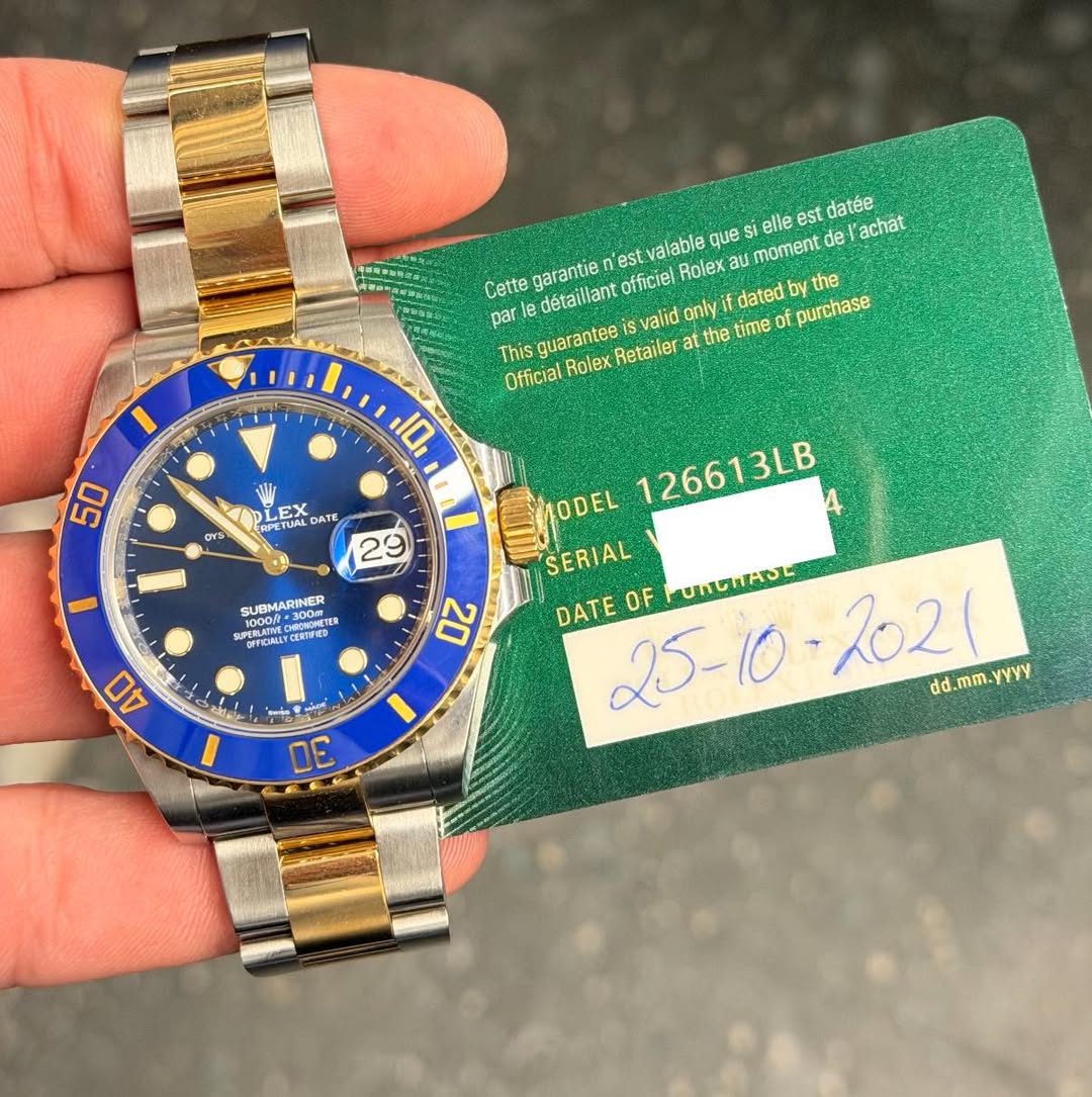 May be an image of wrist watch and text that says 'elle est datée achat moment Cette détaillant vaiid garantie est valable ques el officiel Rolex dated r purchase par This uarantee…