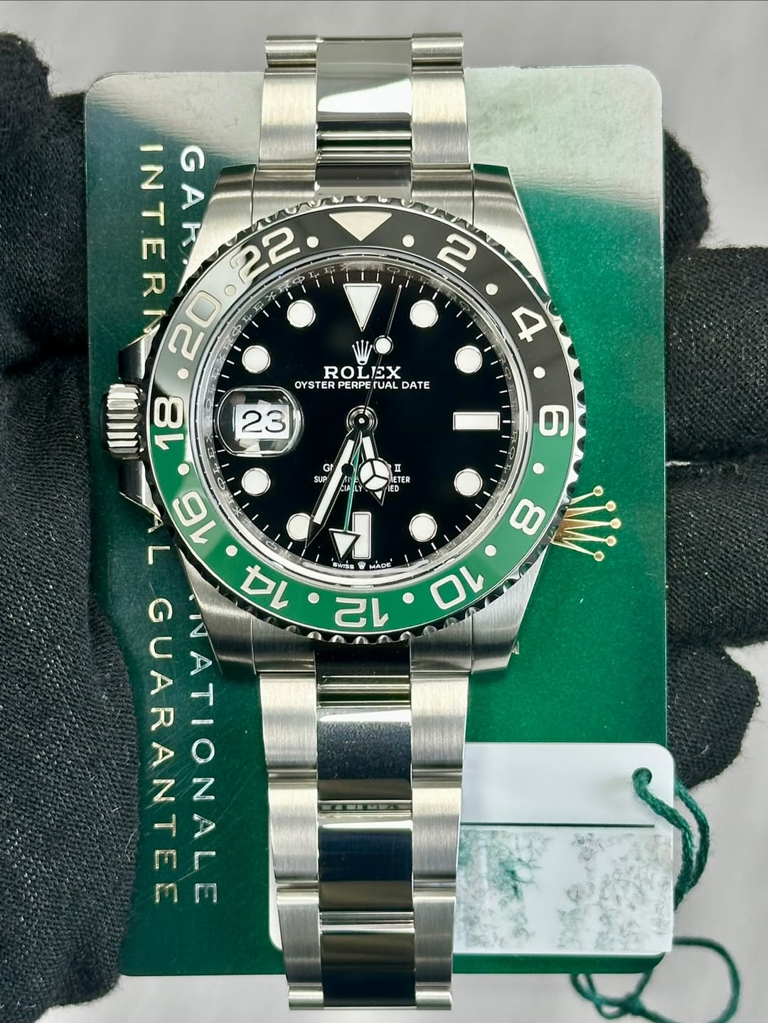 May be an image of wrist watch and text that says 'INTERM GAR. 22 ្ូ) 18 2 4 ROLEX JEX RO OYSTERPERPEUALDATE OYST OYSTERPERPETUAL PERPETUA TUAL DATE 23 Gr SUP 6 II I EDER LETER…