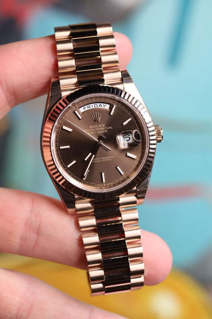 May be an image of wrist watch and text that says 'לש F FRIDAY FRIDAY FF Wi ROLEX UAL แรง S SEN TERPERPEL TER TE RPET DAT DAT S CotE CERTIED nη'