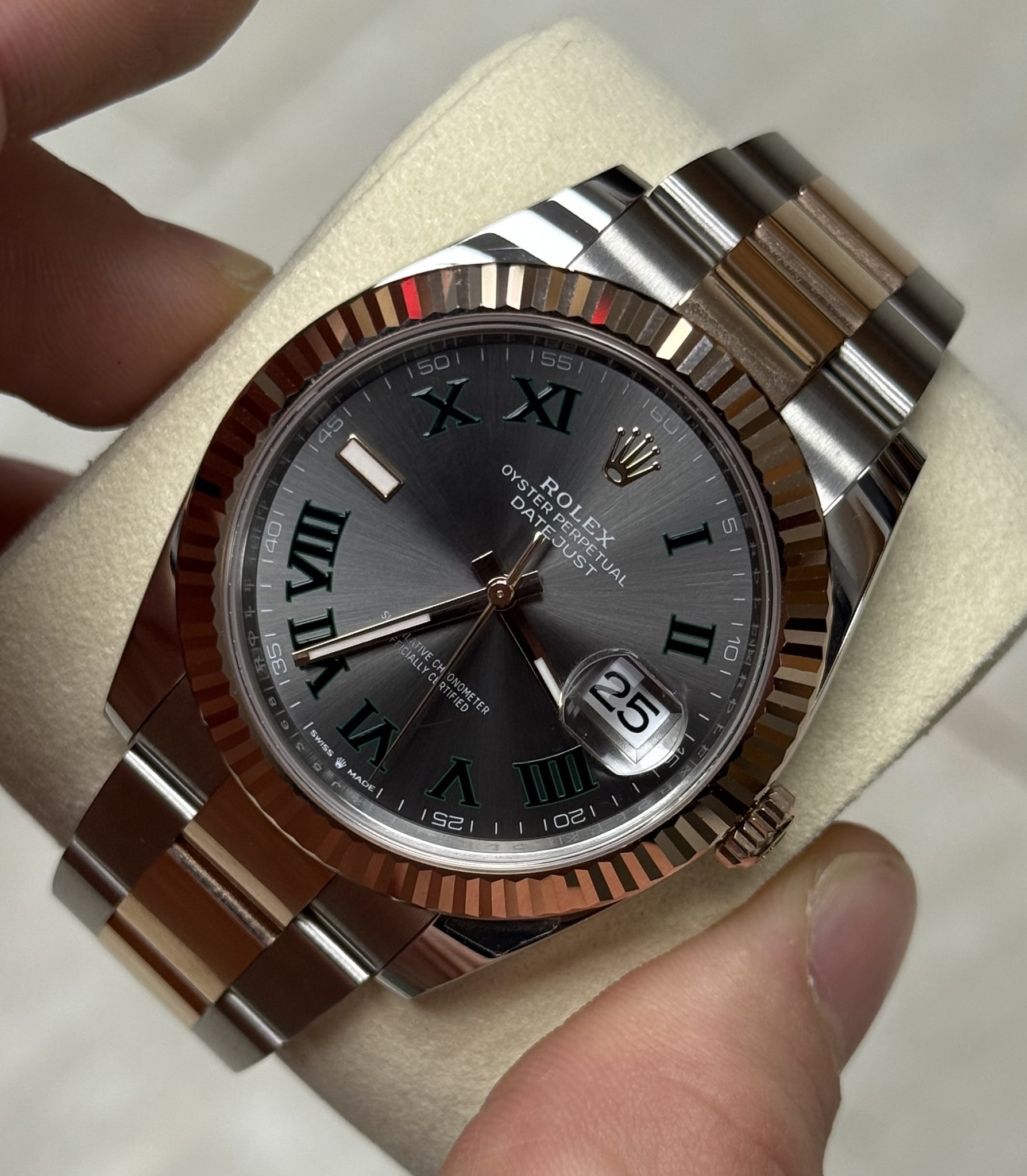 May be an image of wrist watch and text that says '140 OYS DAT STER AXPER TERPER ROL ROLEX ROLEX LEX EOUS DOETI TUAL 流 SE AVECHO FIEG 10 添水纸格 MADE 25 2S แชบ 02'