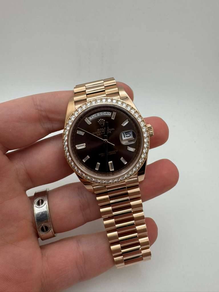 May be an image of wrist watch and text that says 'TUEIS TUESDAY KUESDAY S DAY 15'