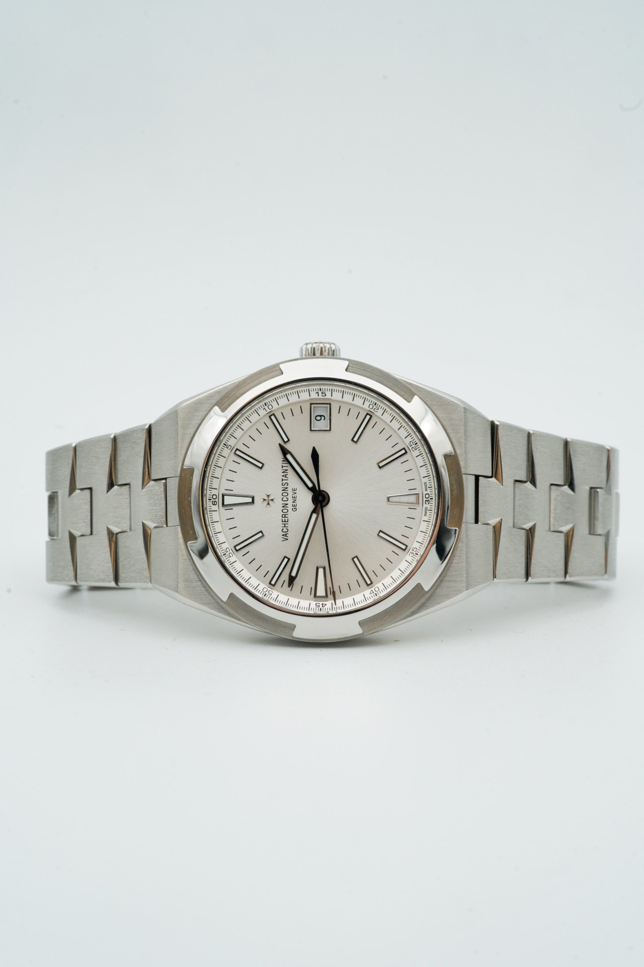 May be an image of wrist watch and text that says 'တ יו' l' 6O D' l' STANT 本 l' VACHERBENEVE SENEYT ACHER /1 I LE I 號'