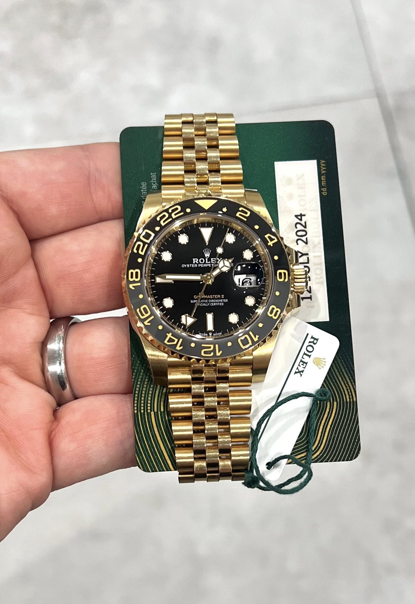 May be an image of wrist watch and text that says 'ΘΟ1E เนวั 22 20 ROL OWSTERP ERPRP 18 OLEX 2024 9 T00T LY 0 C 10 ROLEX 1 16 ት 14 MA ব'