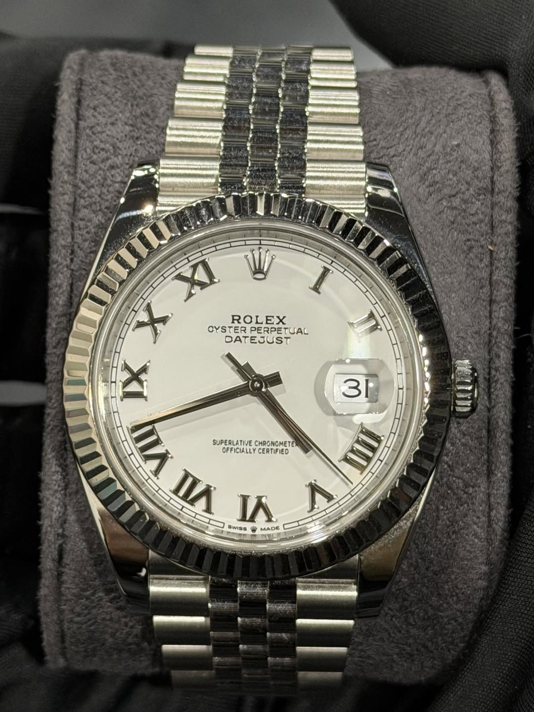 May be an image of wrist watch and text that says 'I XI 山 X ROLEX EX CYSTER PERPETUAL CYSTERPERPETUAL TUAL PERPETU DATEJUST DATE IX VII SUPERLATIE SUPERLATIVE.CHOONOMETE. CH…