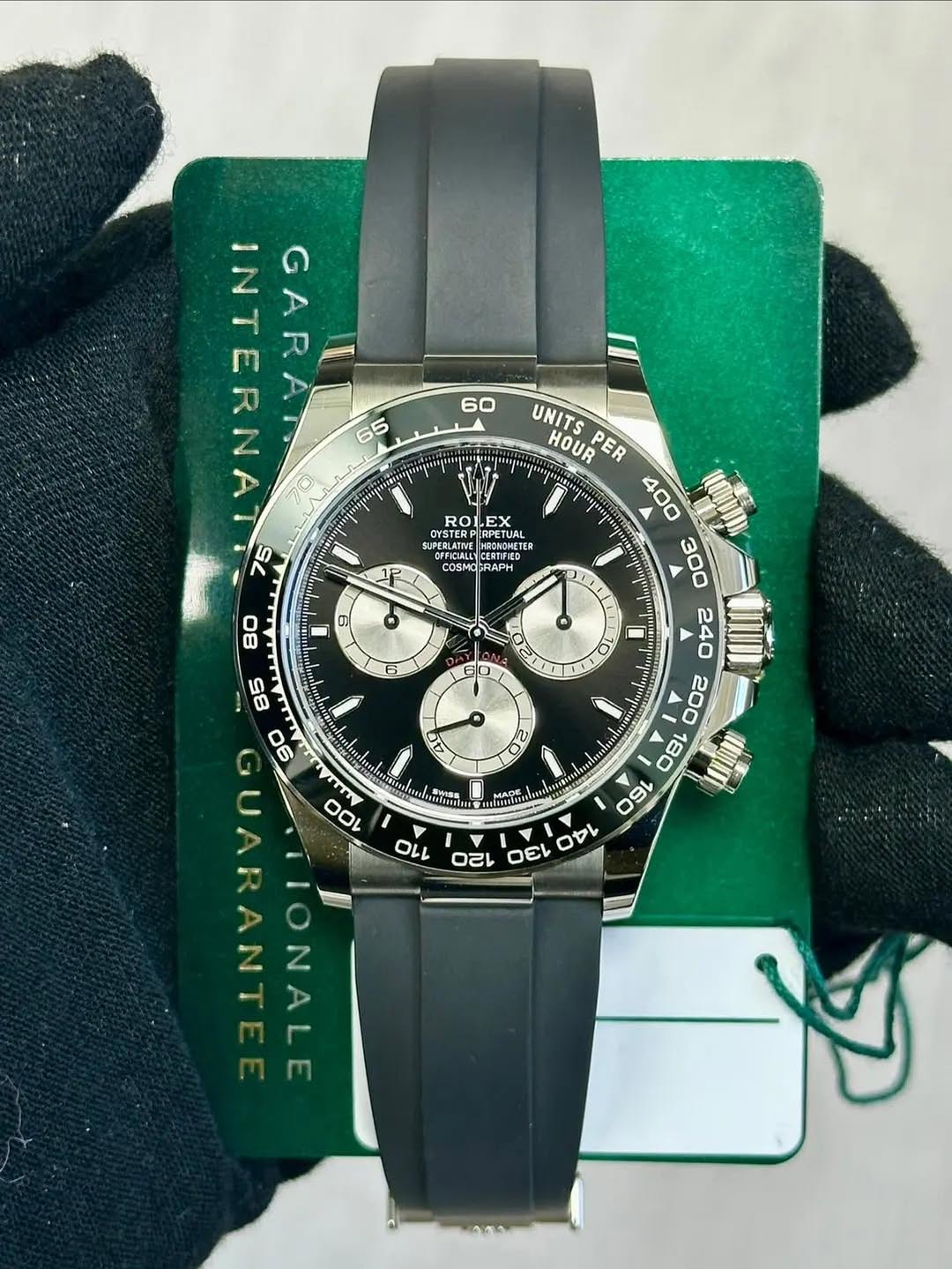 May be an image of wrist watch and text that says '60 ROLEX PIRPETUAL ARAETN GAR S5 O 75 80 C 9 B5 90 OFFICIALL CESTEIED OSMOGRAPH P O * 6 T 0 UNITS HOUR HOUPER PER 400 I 1E0 5o…