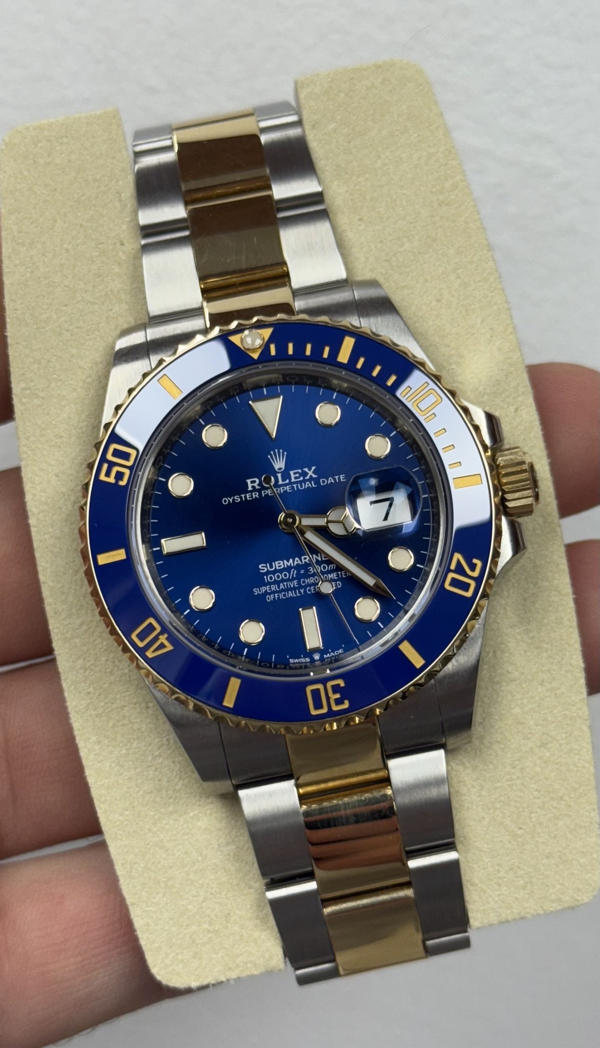 May be an image of wrist watch and text that says '50 10 I PERPETUAL ROLELDATE JAL RC ROLE ROLEX LEX DATE OYST ER HPE 7 SUBMARWE SUE 1000ft. PAOME איררםת 3100m 1000E UPERLATA…