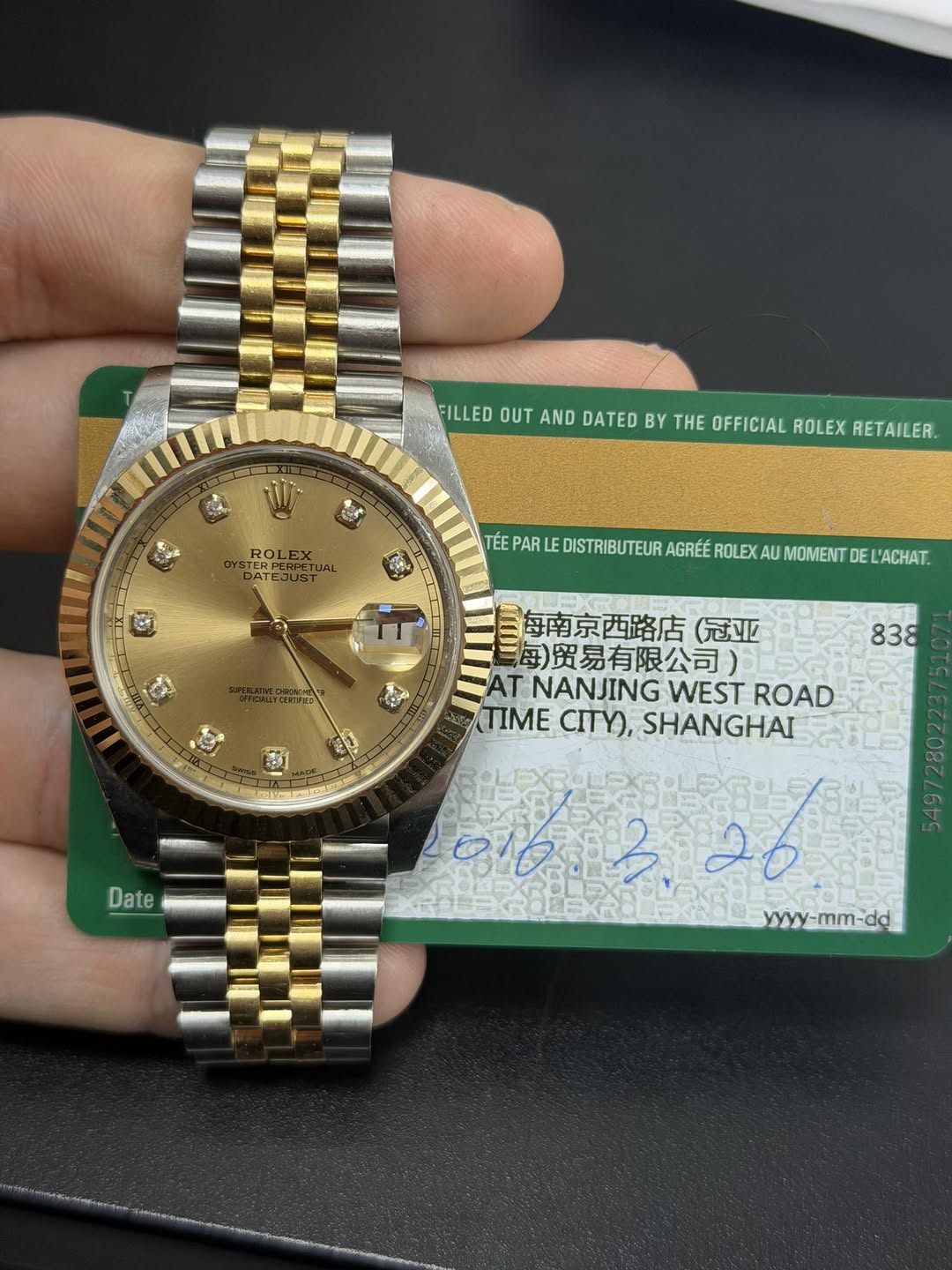 May be an image of wrist watch and text that says 'FILLED OUT AND DATED BY THE OFFICIAL ROLEX RETAILER. WT- دا ROL ATE ROERPETUAL ROLEX III 4 TÉEP PAR ED DISTRIBUTEUR AGRÉÉ…