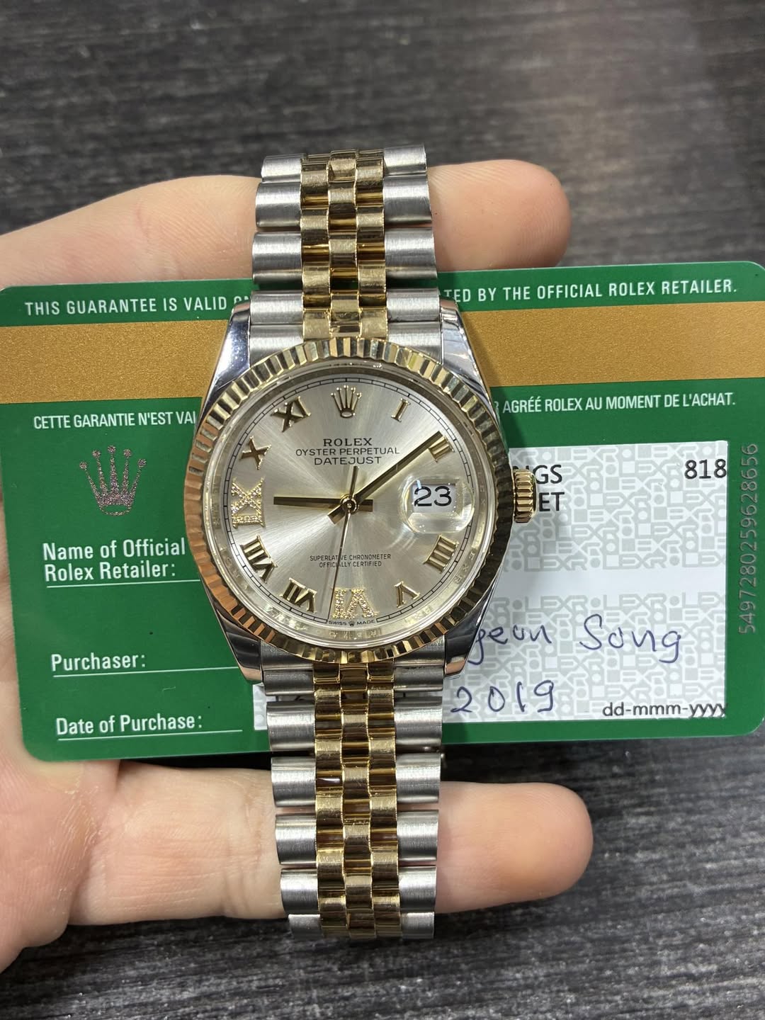 May be an image of wrist watch and text that says 'THIS GUARANTEE IS VALID no TED BY THE OFFICIAL ROLEX RETAILER. ETTE GARANTIE N'EST AGRÉÉ ROLEX AU MOMENT DE L'ACHAT. ROLE ရ X…