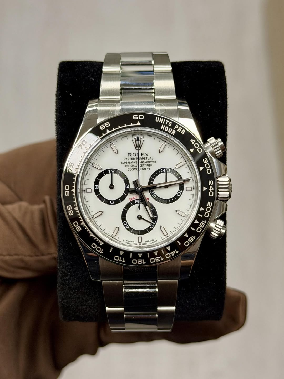 May be an image of wrist watch and text that says ' ROLEX EX ERLT E BONOMETER RPETUAL BETCALL oU DERTIFIED COSMO COSMOERAPH 12 e لد 9 80 G 6 DAY 6 4 n 10 HOUR UNITSPE PER W- C 0…