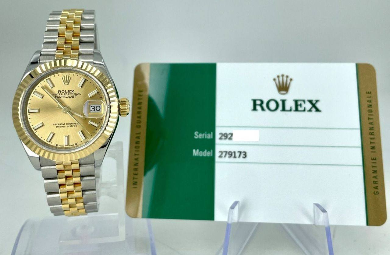 May be an image of wrist watch and text that says 'D' V TERPEEOET ROLEX X PETUAL TUAL AT TERPC TERPERPE TERPERPETUAL POUS 30 - SUPERLATIVE ИEHCMAR CИЛCO D' സർ ROLEX Serial…