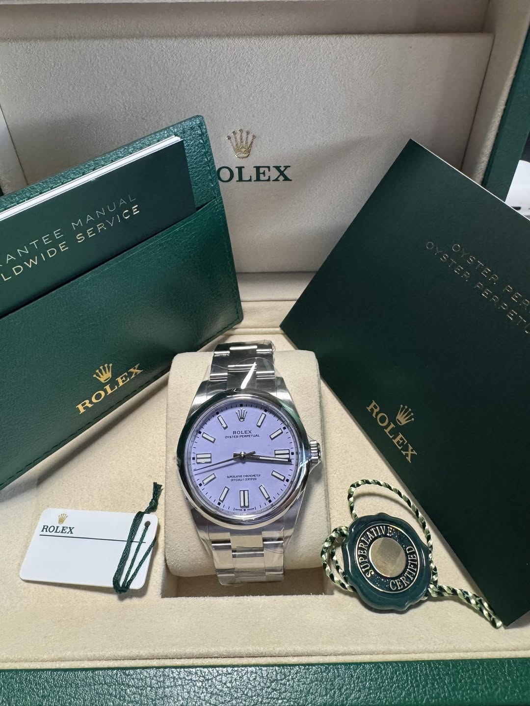 May be an image of wrist watch and text that says 'OLEX SERVICE M MAN SERVICE AN DWIDE WI ROLEX WI ir SIFET SHOPE n Amt 1 ت II ! ROLEX TETI TED ဆ'