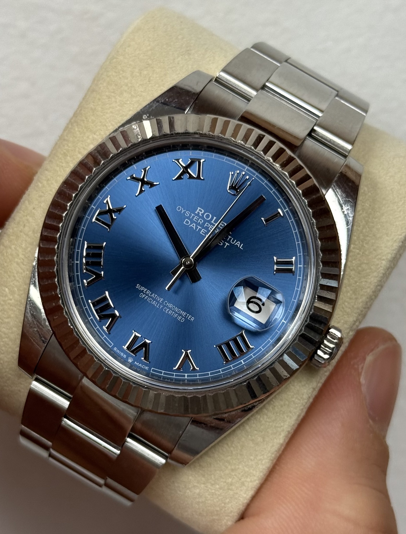 May be an image of wrist watch and text that says 'y/5 LXI XI T OYS OYSTERPE DATE ROLE RPE S TERPE TERPE ST TUAL T II. ၈ SUPERL OFFICIANE FFICIALLY SUPERLATIVE TIVE CERTIFIED…