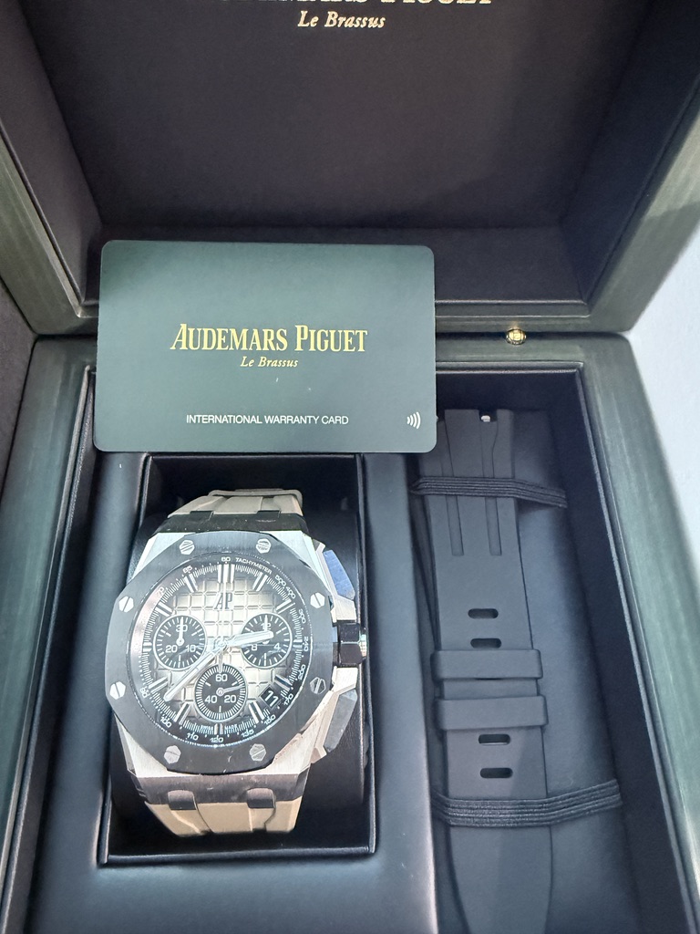 May be an image of digital watch and text that says 'Le Brassus AUDEMARS PIGUET Le Brassus INTERNATIONALWARRANTY WARRANTY CARD 水) KpepoиAι 40'