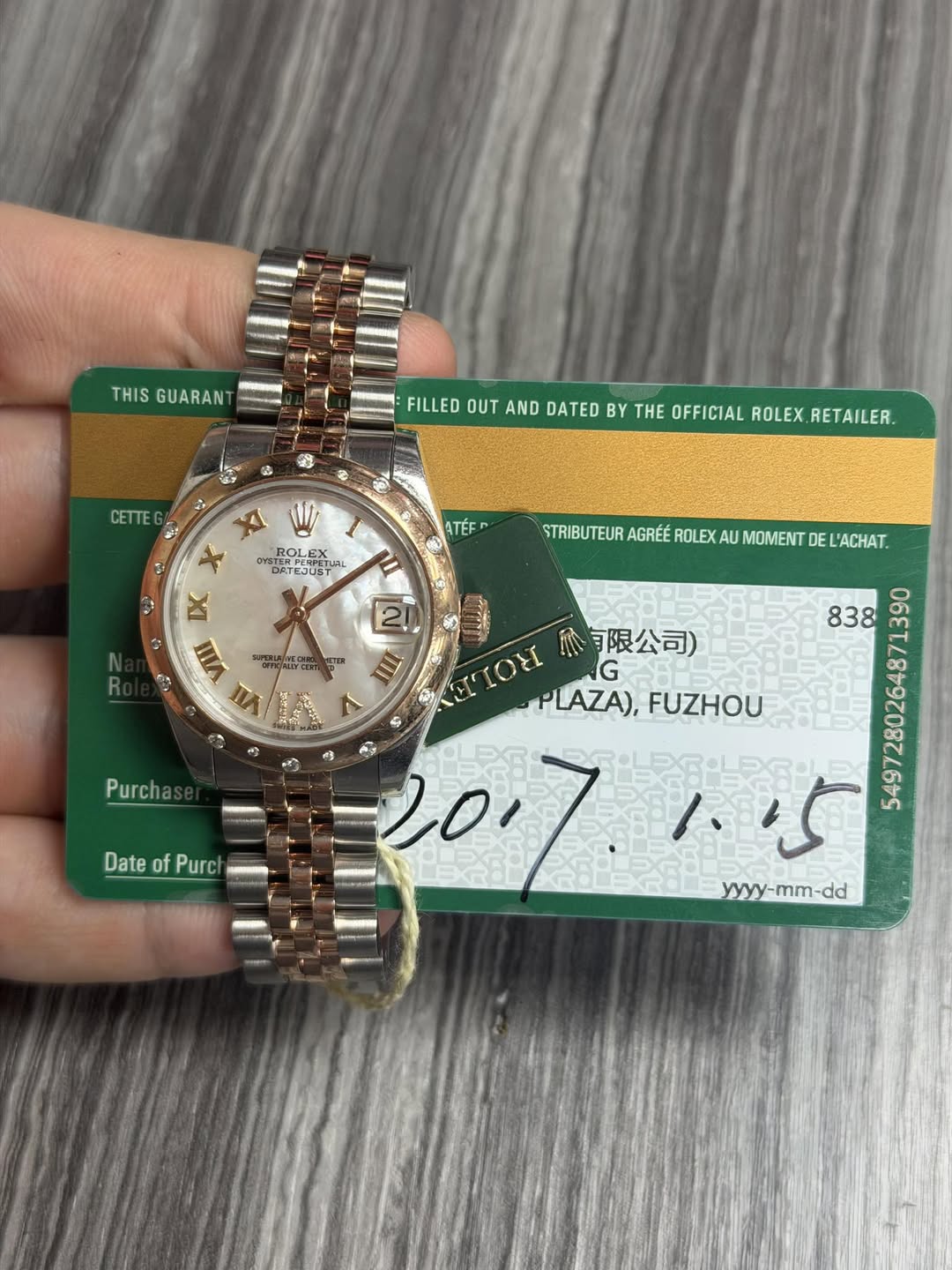 May be an image of wrist watch and text that says 'THIS THISGUARANT GUARAN FILLED OUT AND DATED BY THE OFFICIAL ROLEX, RETAILER. CETTE OYSTE YTERPEMPETUR ReBP ERTLS ATEJUST ATEF…