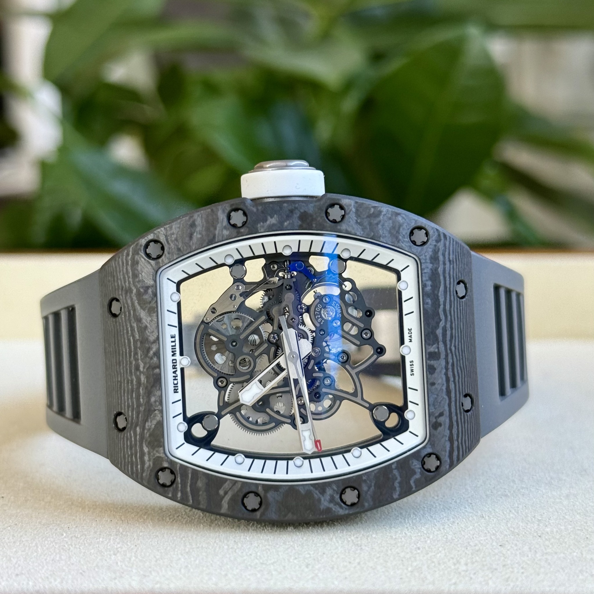 May be an image of wrist watch and text that says 'uvic o MILLE RICHARD J0WE SSIME 1'